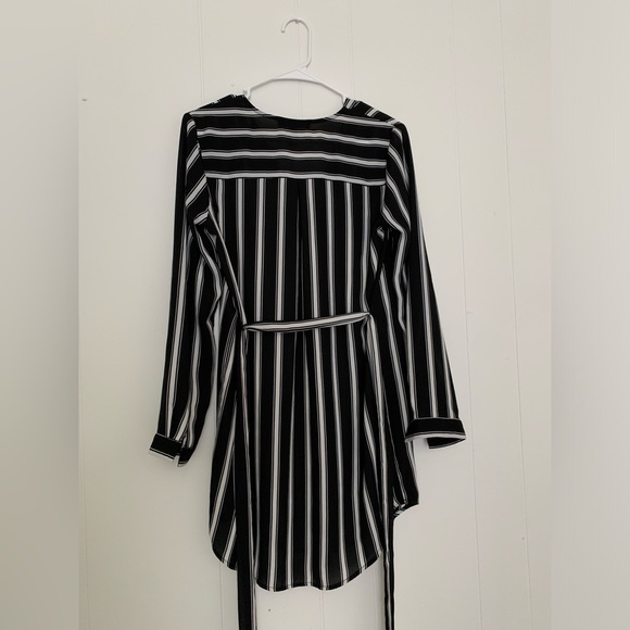 2-pack Forever 21 Shirt Dress Long Sleeve (Black & White; Blue & White) - Picture 4 of 9